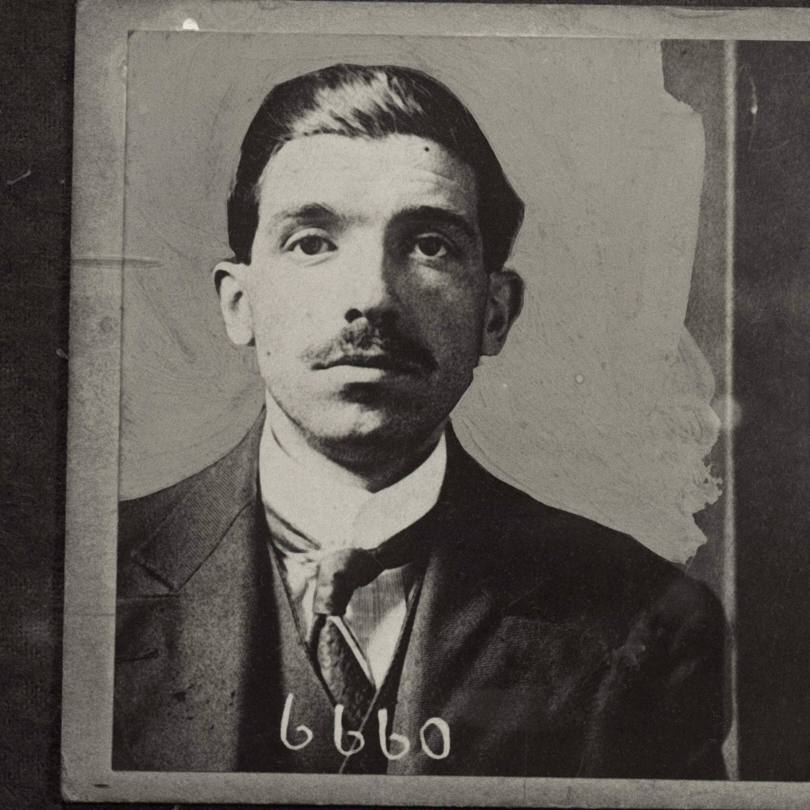 Charles Ponzi's scheme (plus a new scam)